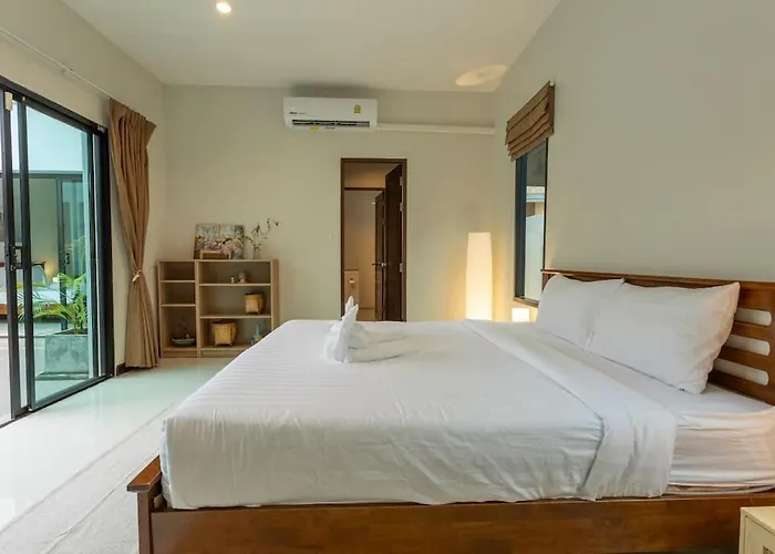2 Beds Large Pool Night Market Soi Namjai V122